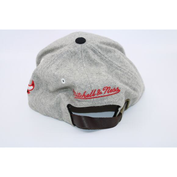 A5 NBA Mitchell & Ness Hardwood Classics CHICAGO BULLS Adjustable Wool Hat Cap - Picture 3 of 5